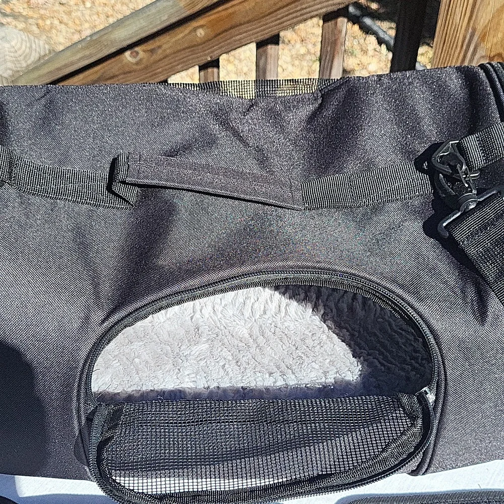 4 side tear-resistant breathable mesh cat or small dog carrier, black, padded